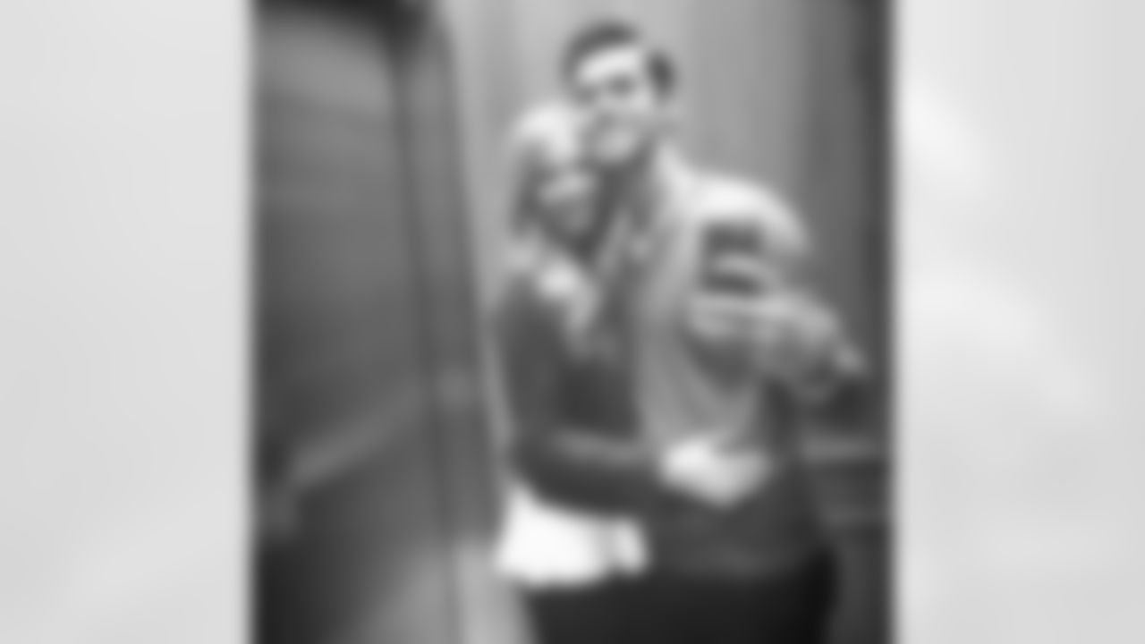 jtuck9 [Justin Tucker]: #ElevatorBirthdaySelfies w/ @amandalbass before dinner!