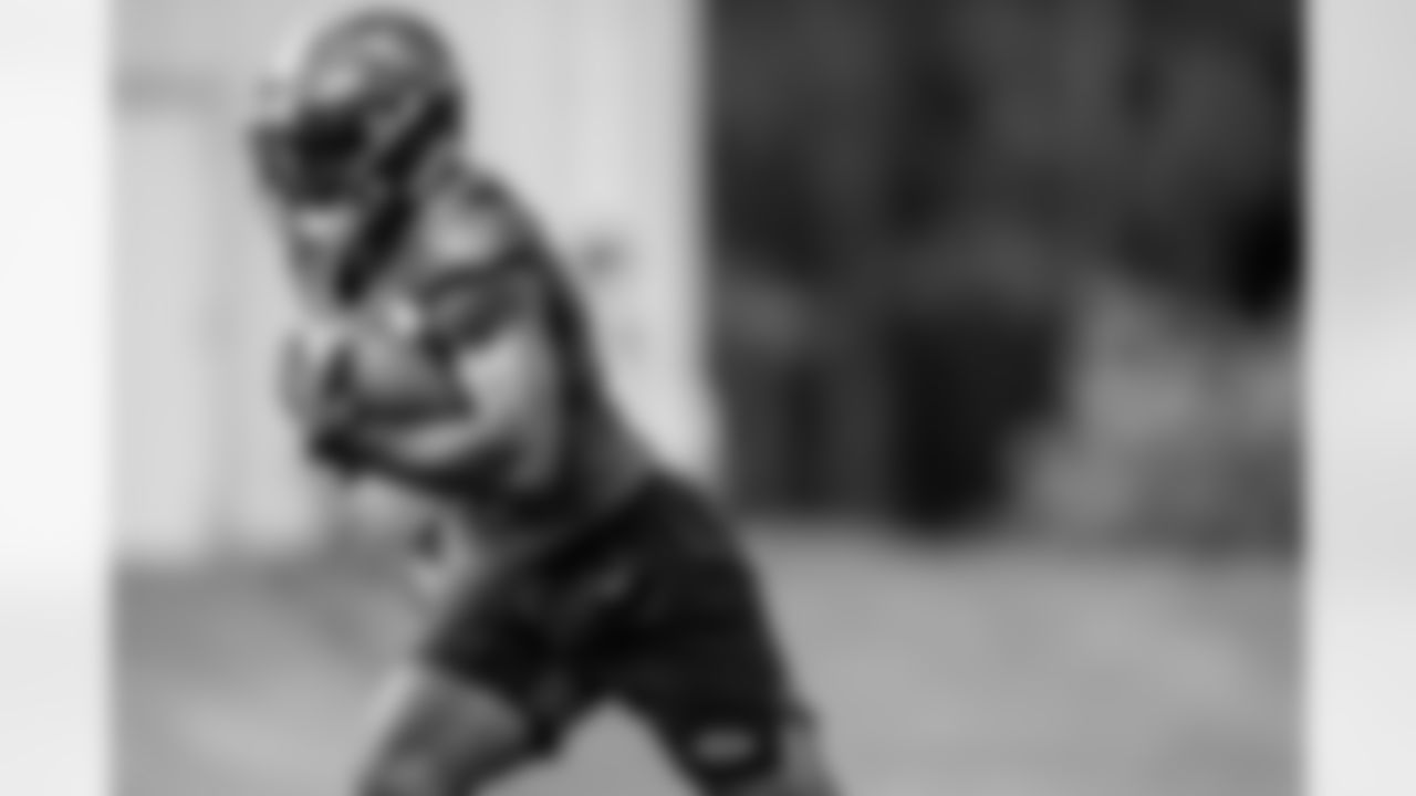 RB Gus Edwards