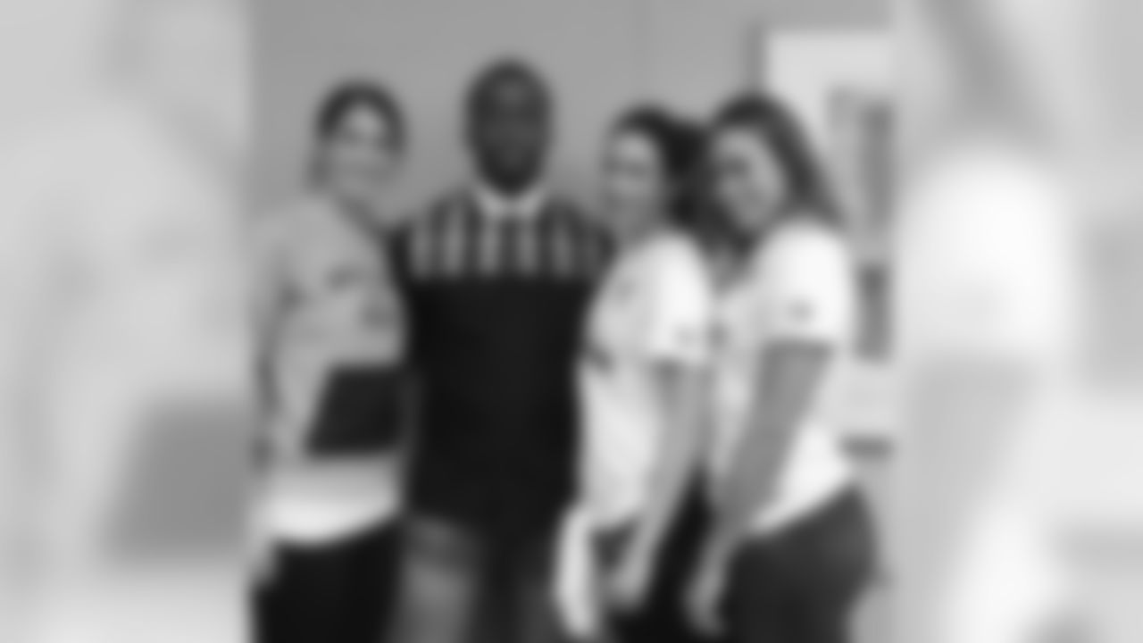 tytaylor2[Tyrod Taylor]:Enjoyed the family sports night with these wonderful ladies of the @washingtonspirit @alexsinger18 @tonideion @yaelaverbuch