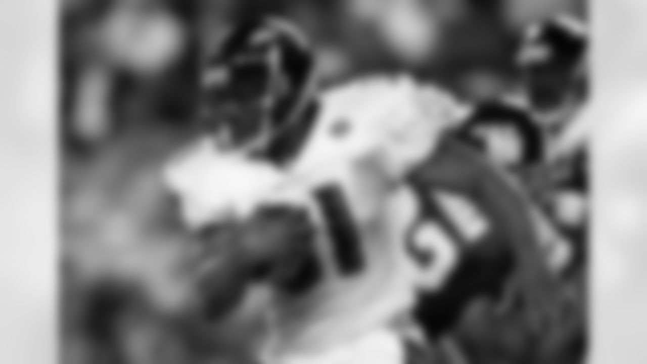 10. 2000 – Jamal Lewis
The Ravens swung big with Jamal Lewis at No. 5 overall and hit a home run. Lewis powered the offense in its Super Bowl XXXV run and was Offensive Player of the Year in 2003 after rumbling for more than 2,000 yards. The other first-round offensive weapon, wide receiver Travis Taylor at No. 10 overall, didn't live up to his draft position with one standout year of 869 receiving yards. Linebacker Adalius Thomas in the sixth round is one of the franchise's best late-round steals.