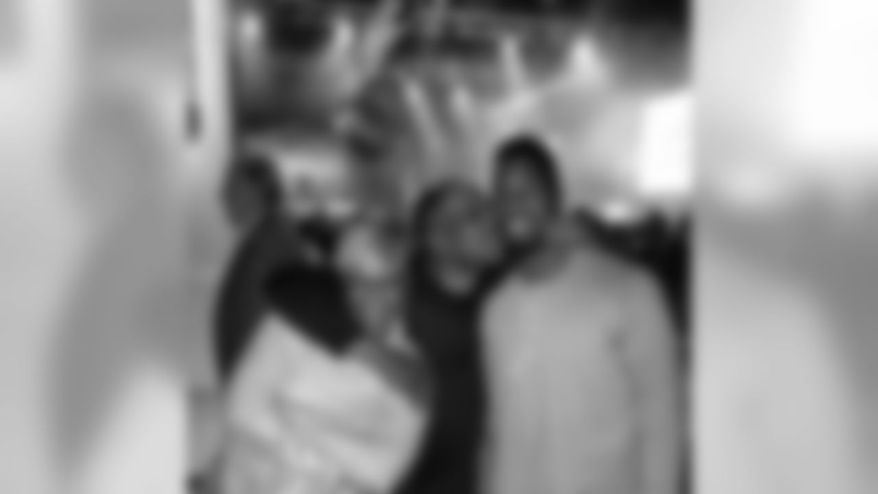 mosley32rtr[C.J. Mosley]:Celebrated my dads 48th bday at @espn #theparty. Glad I could share this moment with them. Wasn't expecting that kiss to be honest lol @jameflame