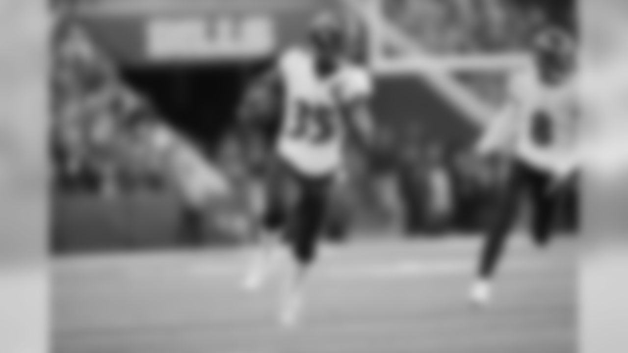 RB Gus Edwards