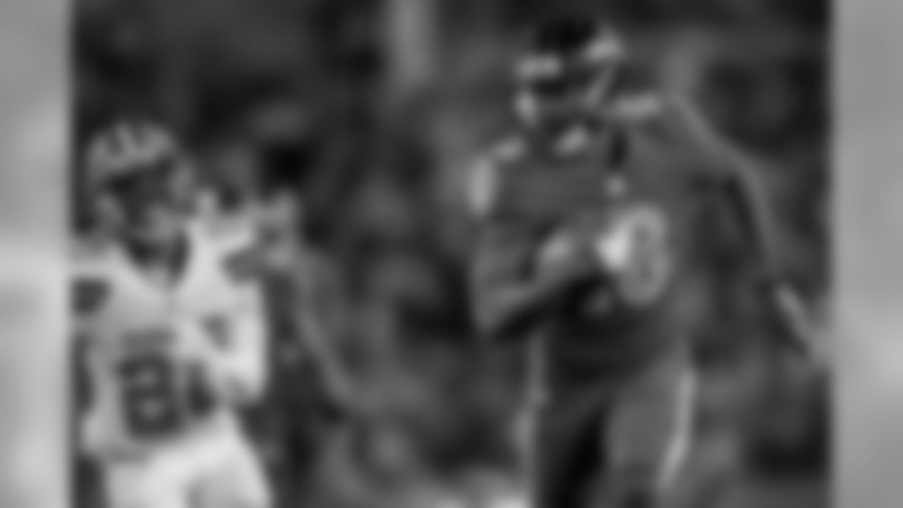 Breshad Perriman had a solid first year on the field with 33 catches for 499 yards and three touchdowns. Now he needs to take the next step. Perriman injured his knee at the start of training camp as a rookie, forcing him to the sideline for the entire year, then injured the other knee during OTAs last year. Both times, it eliminated highly valuable practice time with quarterback Joe Flacco. Now healthy, Perriman needs to show growth this offseason.