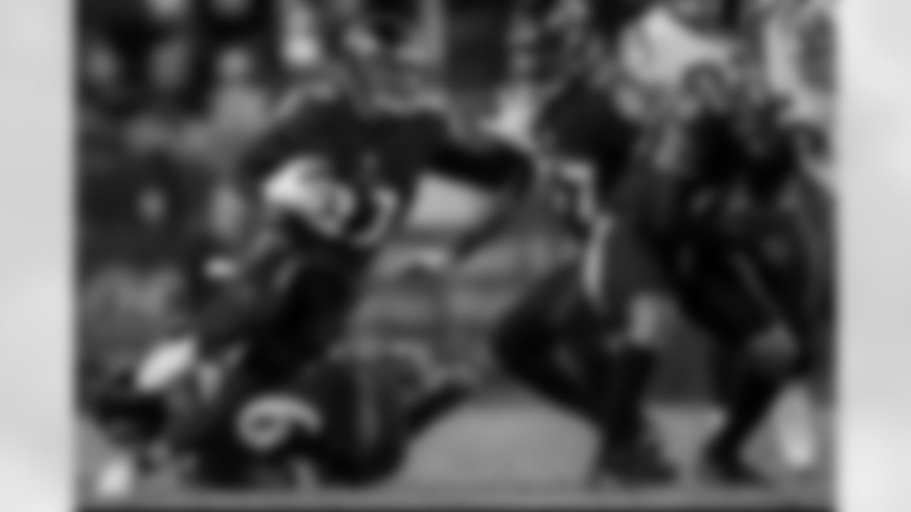 tonyjefferson1 [Tony Jefferson] Let's work