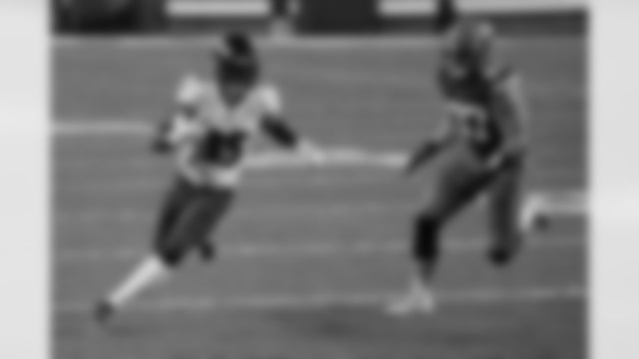 Baltimore Ravens running back Gus Edwards (35) runs the ball for a touchdown during an NFL football game against the Cleveland Browns on Monday, December 14, 2020 in Cleveland, Ohio. (Cooper Neill/NFL)