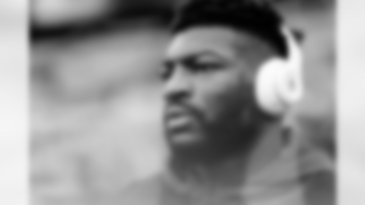 OLB Tyus Bowser