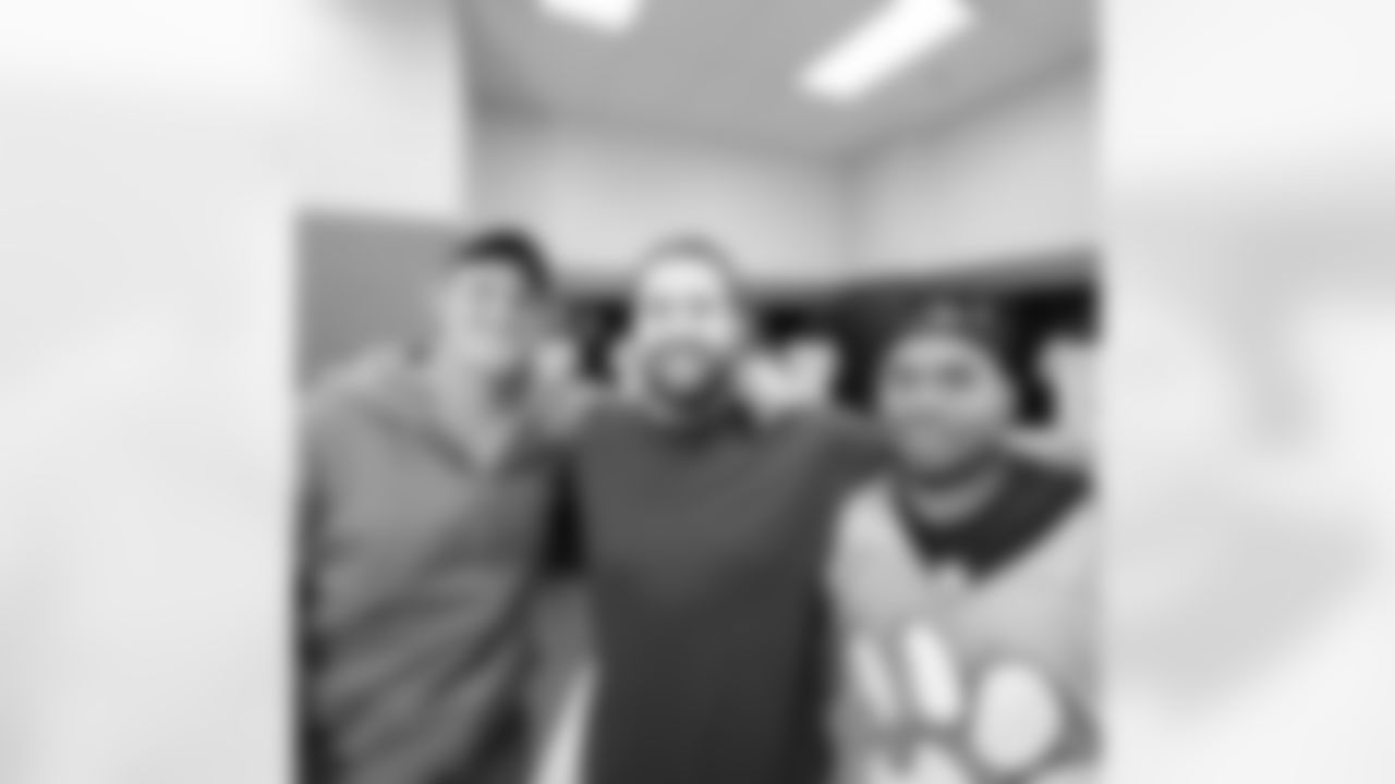 aceandsmitty[Steve Smith Sr.]: #panthernation Congratulations excited for my friends and for city I still call home. Only 1 team can win it All. From what I saw looks like we all know who that Might be.@ryankalil @cameron1newton @cjgeorgia99 @jonathanstewar1 @td58 #agent89