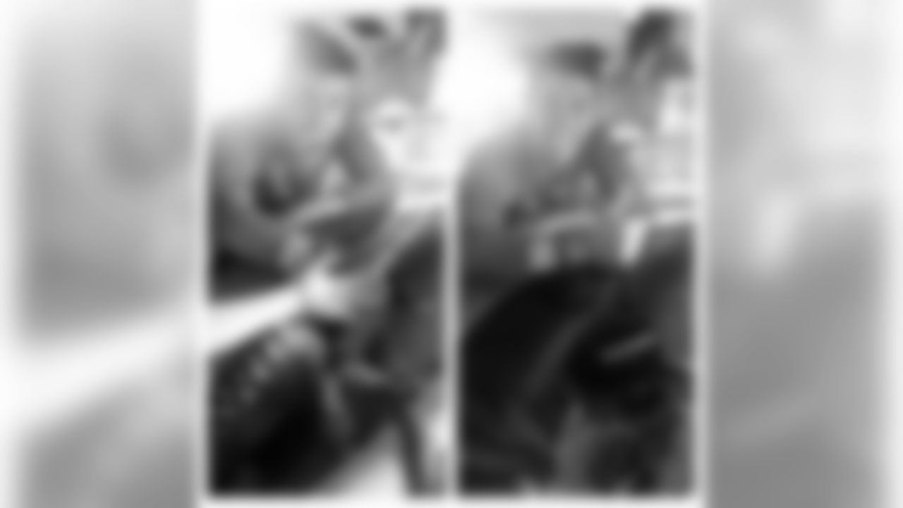 jtuck9 [Justin Tucker]: Pretty cool playing football w/ Cordelia the Giant Pacific Octopus! @NationalAquarium #tentacleswag