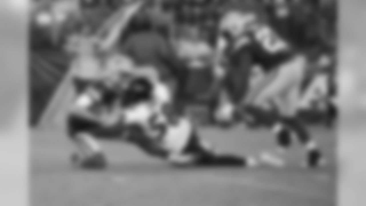 ILB Alvin Jones