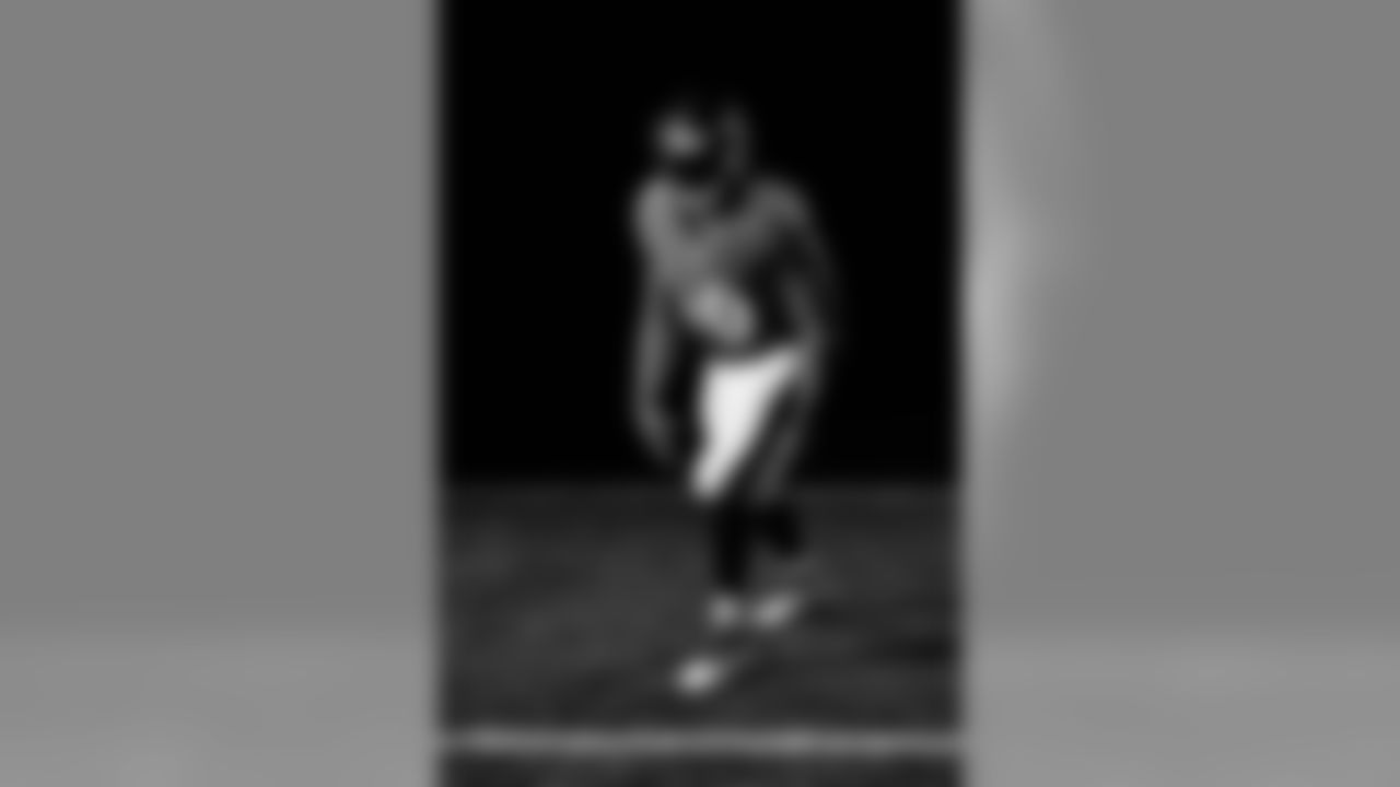 OLB Pernell McPhee