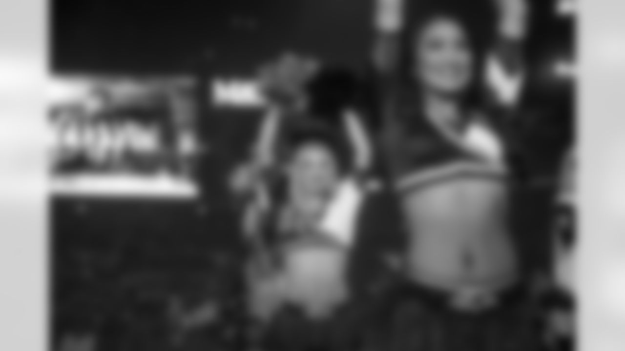 Cheer_vs_Colts-103