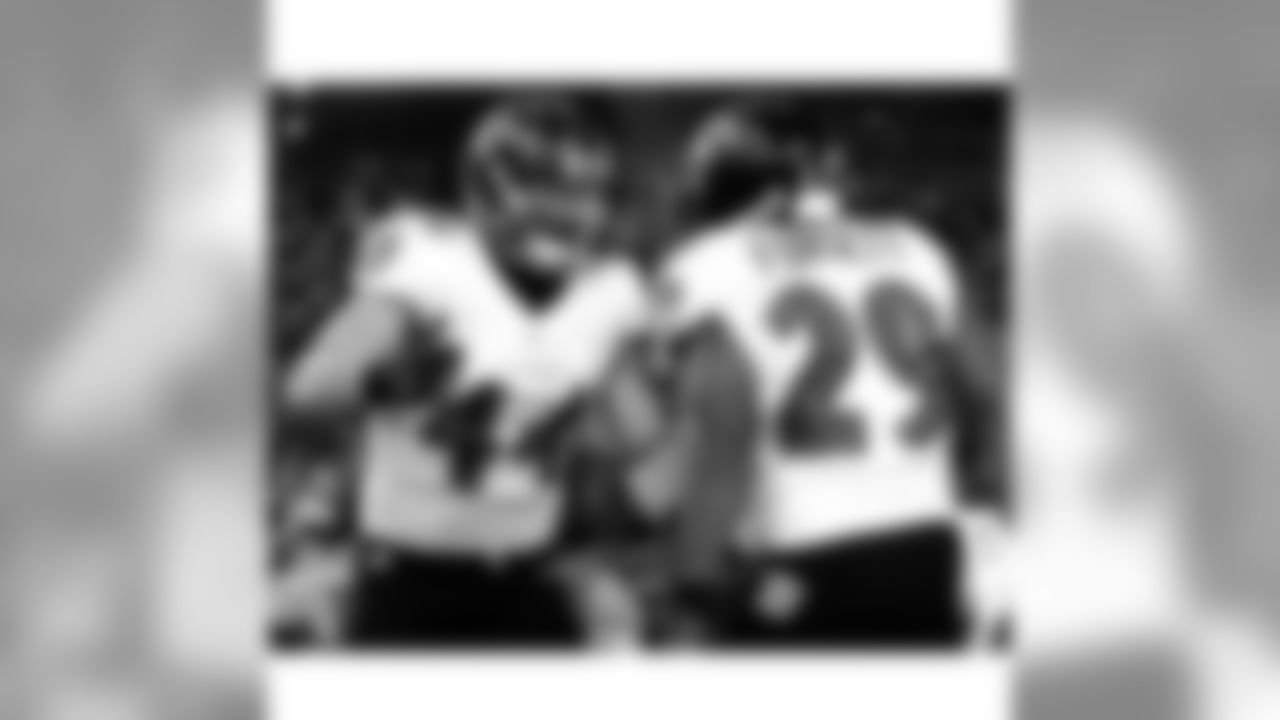 juicecheck44[Kyle Juszczyk]:Missing these kind of Sundays and celebrating with @jforsett #purejoy #bandaidgang