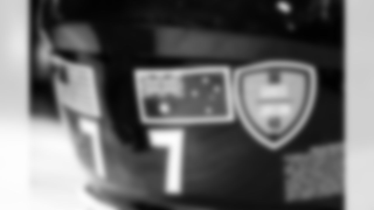 092922-int sticker-3