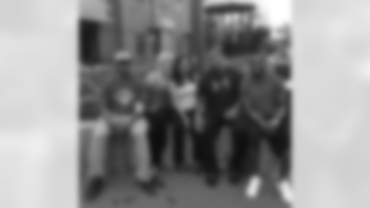 trenchwork94[Carl Davis]: I had a great time in Iowa city with my fam. We made some great memories more to come. Love y'all