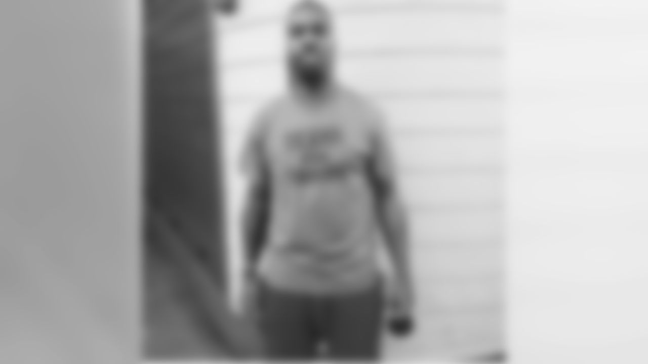 mosley32rtr [C.J. Mosley]: Go support Teams For Troops! A nonprofit that sends sports-related care packages to deployed military personnel! @TeamsForTroops & TeamsForTroops.org