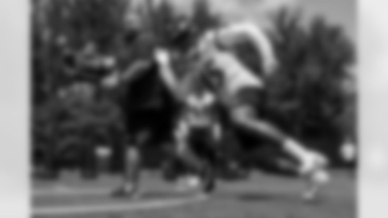 Jaylon Ferguson Made a Statement
A sprained ankle kept Ferguson off the field Thursday, but he had already made his point. The outside linebacker reported to training camp noticeably leaner and his reps were consistent. This is a crucial contract year for Ferguson, and this gives him momentum heading into training camp.