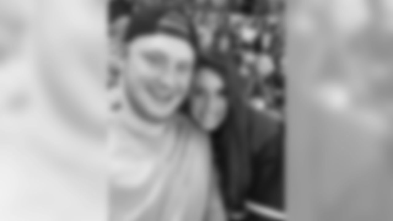 maxxwilliams [Maxx Williams]: Happy birthday to this girl. I hope you have an amazing day!!! love you!!!!