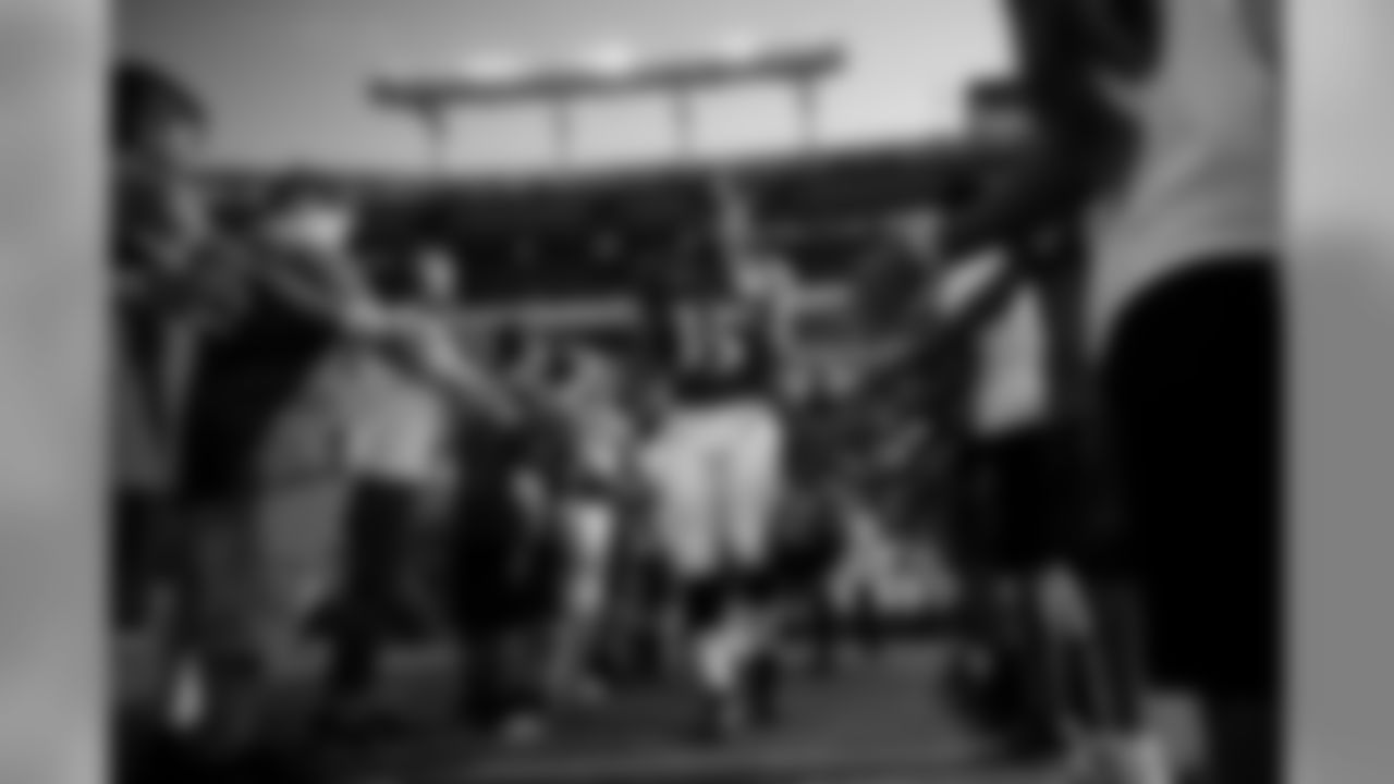 RB Gus Edwards