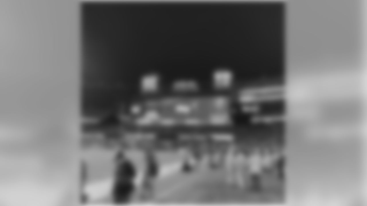 kapronlewis [Kapron Lewis-Moore]: Tough one personally for me tonight. At New England.Monday night. And it's super cold. doesn't get better than that. Sucks not being able to play and contribute. But this moment definitely keeps that desire/will to keep working hard and will be on the field soon. Hope this post helped someone to keep their heads up as well.