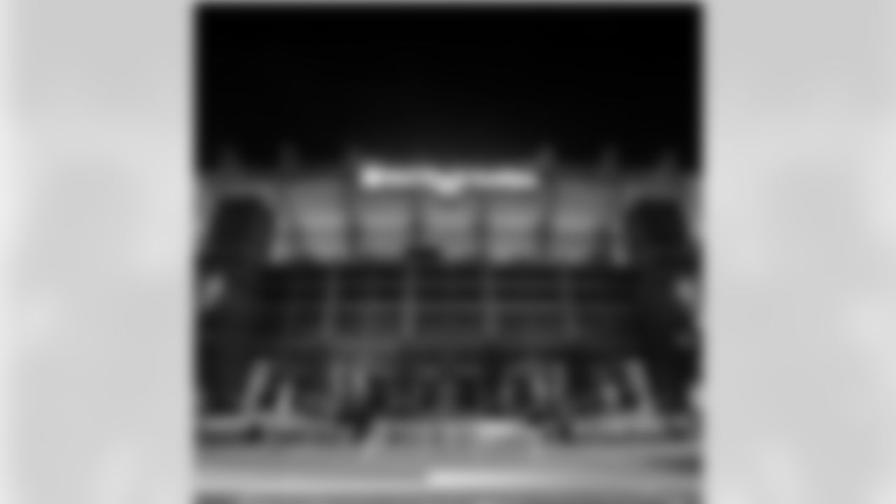 ravens[Ravens]:We're turning our house orange in #BirdLand today. Let's go O's!! @baltimoreorioles #FlockTogether #Ravens #RavensNation #Baltimore