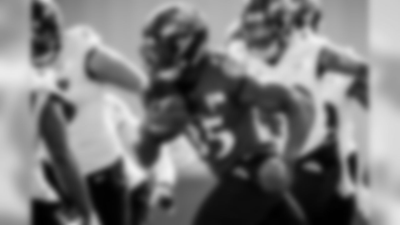 RB Gus Edwards