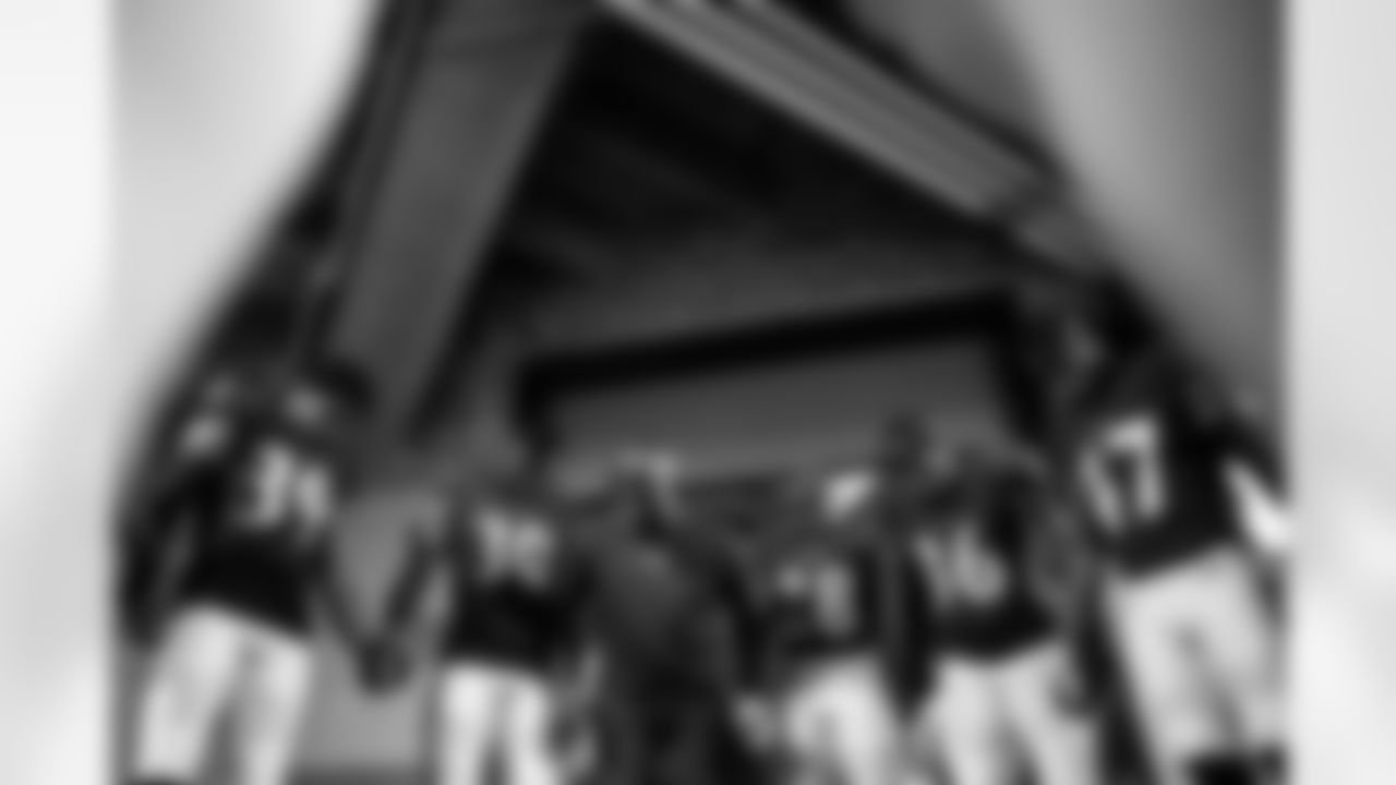 Team Chaplain Johnny Shelton leads the defensive backs in prayer
