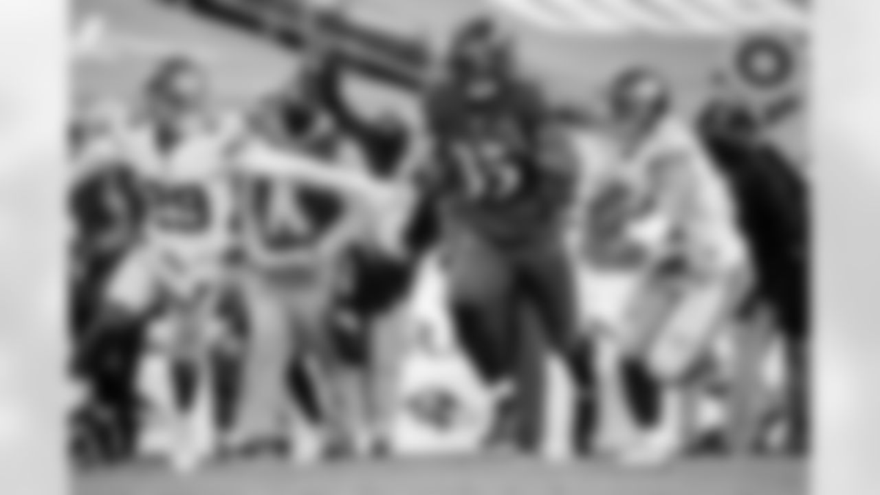 RB Gus Edwards