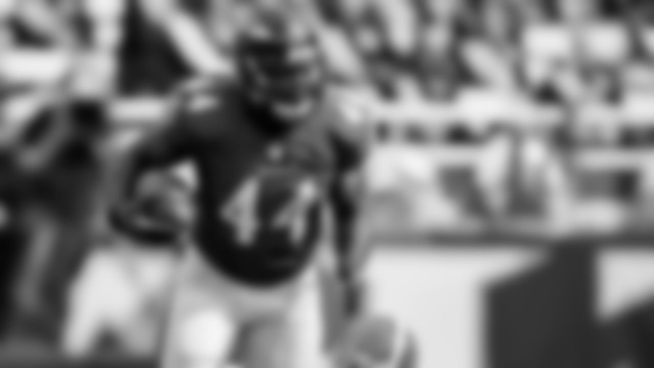 FB – Vonta Leach (2011-2013)
Leach was the hammer in the Ravens' rushing attack that helped win Super Bowl XLVII. His physicality at the point of attacked paved holes for Ray Rice and earned Leach two Pro Bowl trips in purple and black. He was also a sneaky effective receiver. Leach was beloved by teammates and fans alike, who loved calling out "Leeeeeach" at M&T Bank Stadium.