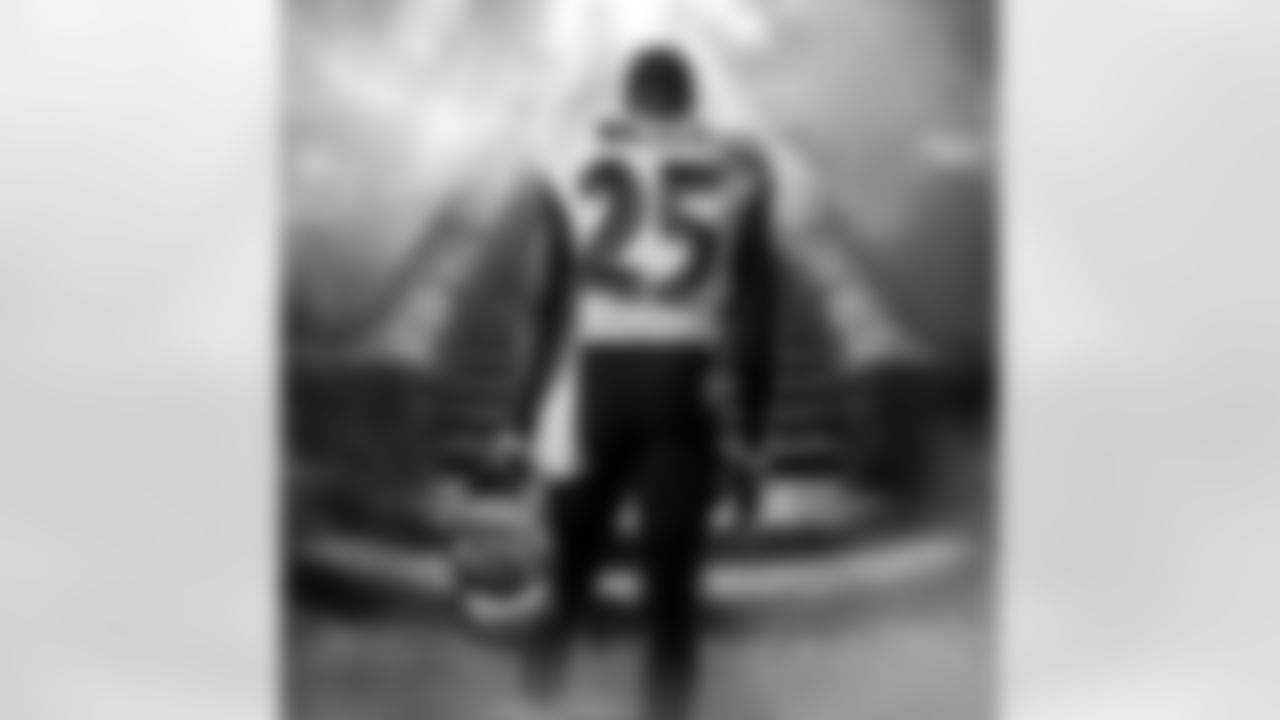 arr2four [Kyle Arrington]: Happy Birthday bro! Woulda been 24 today. Gone but not forgotten #riptray