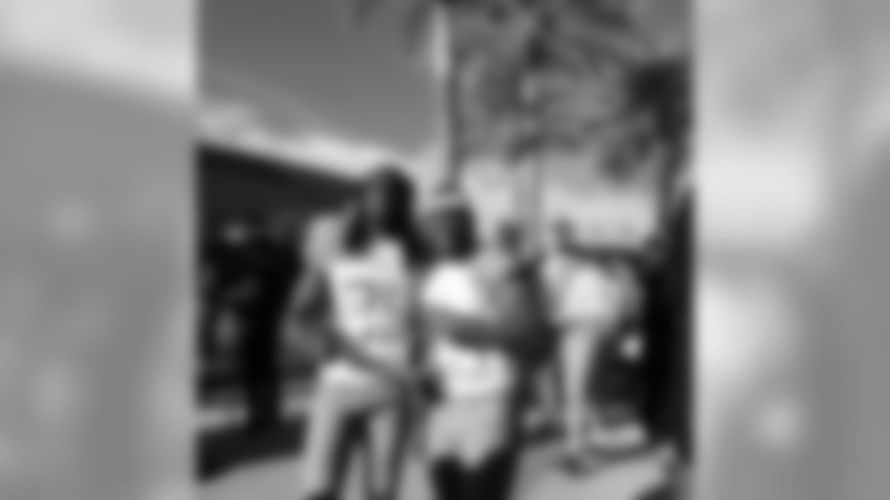 jforsett[Justin Forssett]:Hanging out with my bro Jamaal Charles representing that 2008 Draft Class! #ProBowl