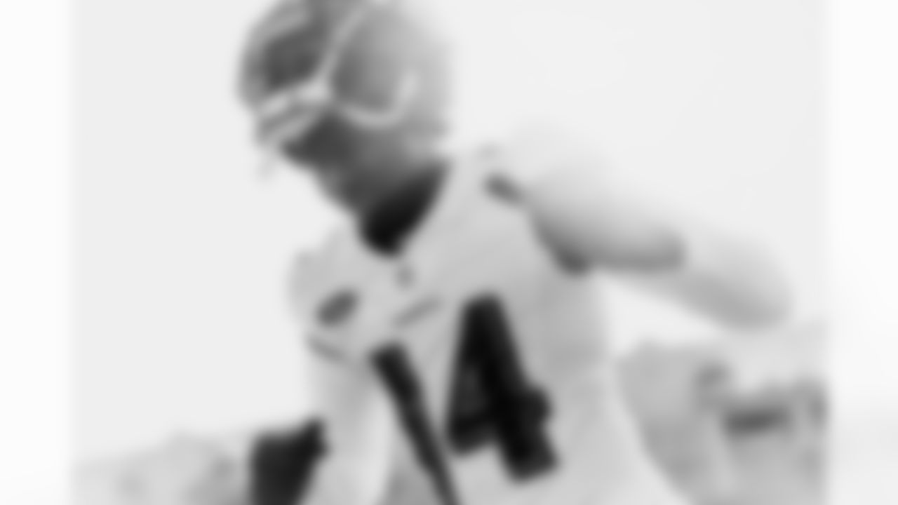 Sammy Watkins Looks Smooth
Watkins' experience as the veteran member of the young receiver group is showing. He's getting separation from defensive backs with fluid movement and body control, doing some of his best work in the red zone. Coaches and players are talking about how happy they are to have Watkins in Baltimore.