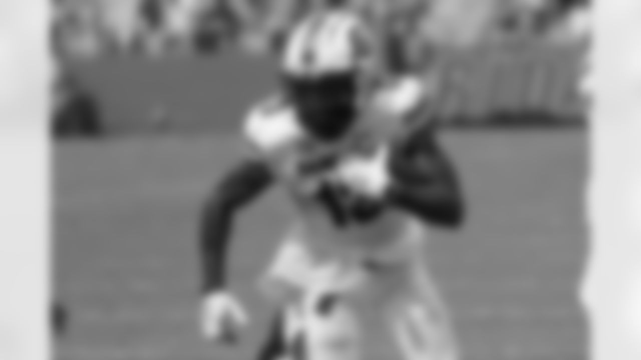 Shi Smith, South Carolina
5-foot-10, 190 pounds
A close friendship with former college teammate Deebo Samuel of the San Francisco 49ers gives Smith insight into what it takes to perform in the NFL. Smith didn't shy away from contact in college, and like Samuel, he can turn jet sweeps and short passes into big plays. He caught 174 passes in college and could have nice value as a Day 3 selection.