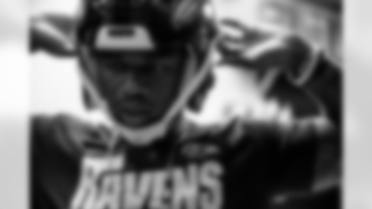 OLB Daelin Hayes
