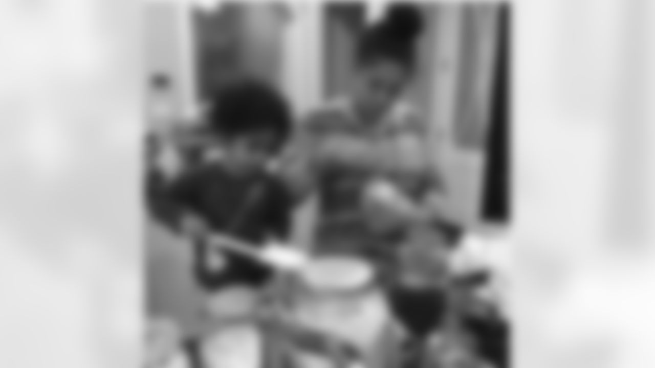 aceandsmitty [Steve Smith]: Bj and deuce helping Ace whip up some breakfast goodies for tomorrow morning!!! #smithfam