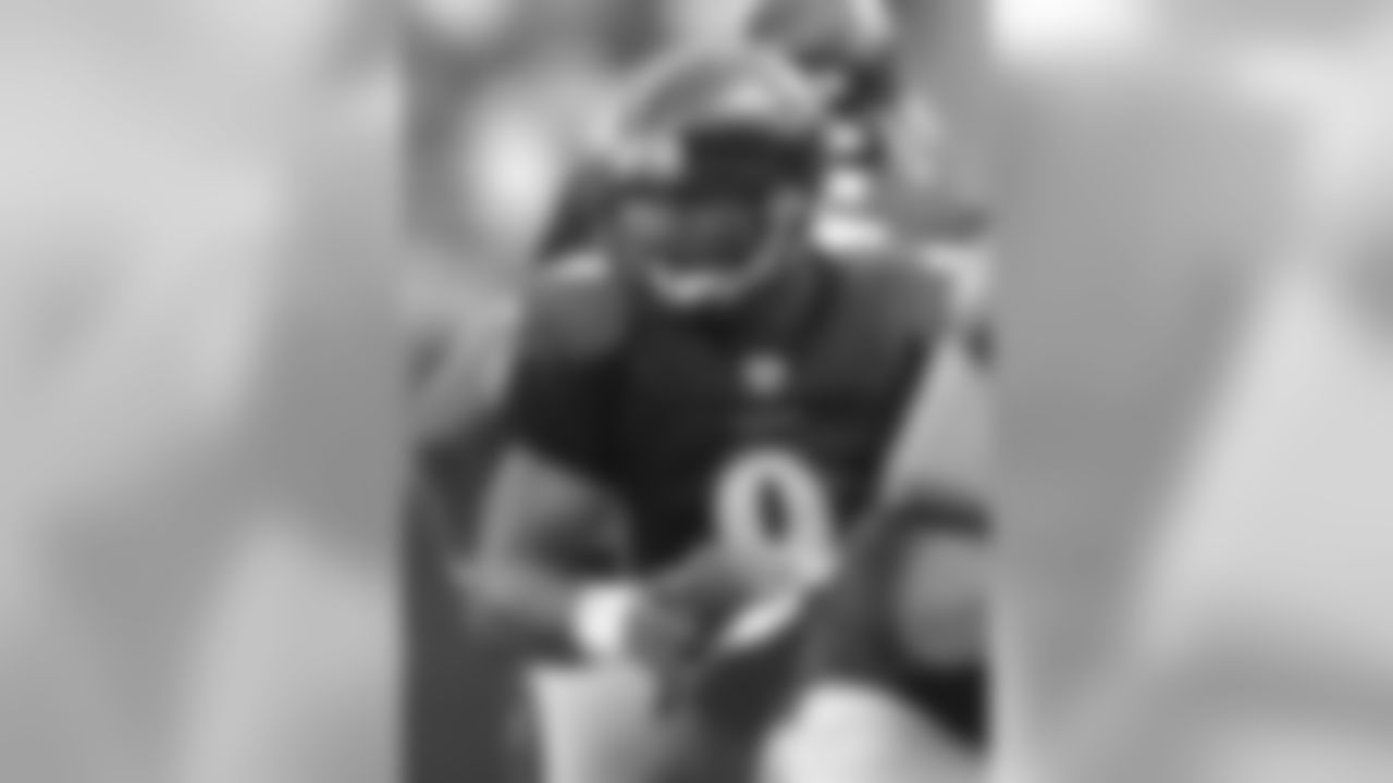 Steve McNair game action from the 2006 season.