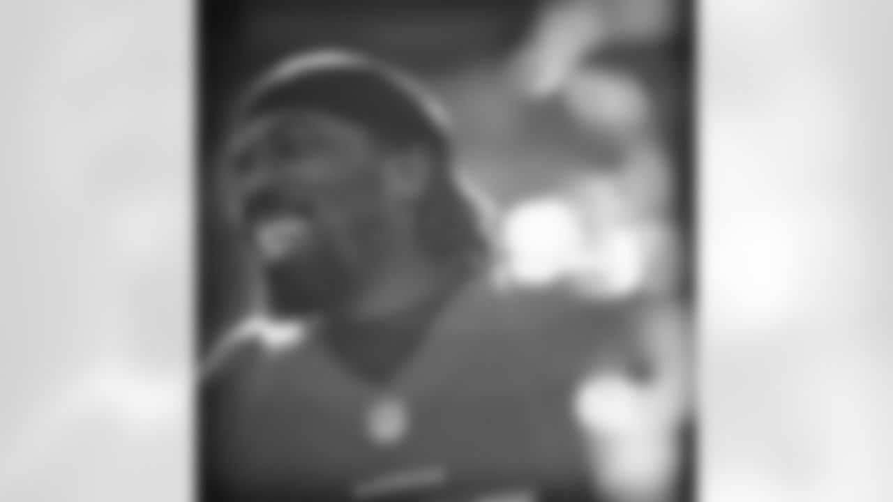 @mosley32rtr (C.J. Mosley) God gave us #smiles and #angles lol.