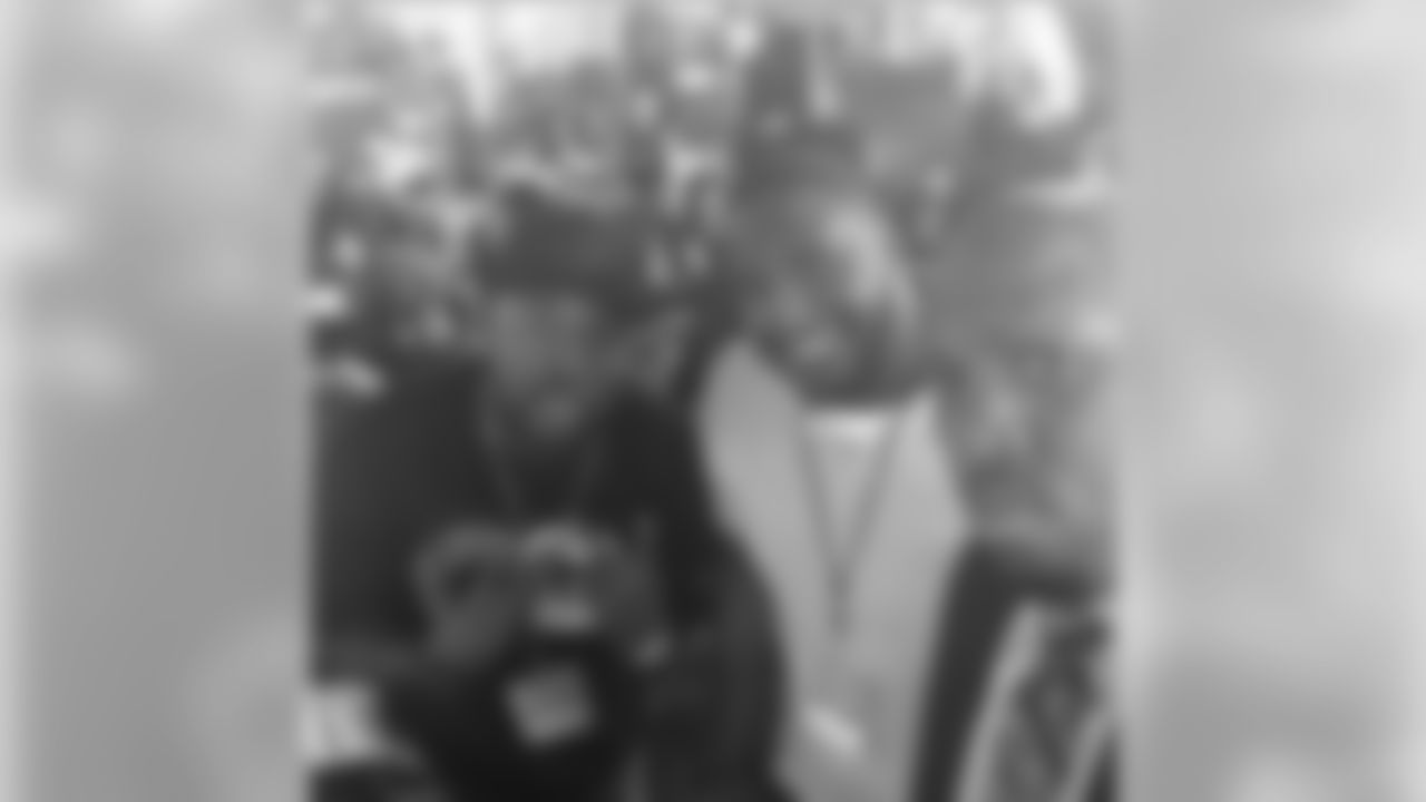 untouchablejay55[Terrell Suggs]:SQUAAAAAAAAAADD! NFL NETWORK @reekbeentrill_ @snizzles