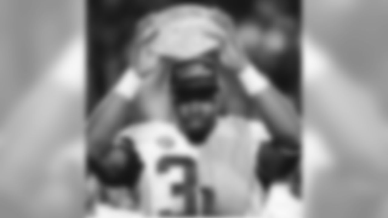 mosley32rtr[C.J. Mosley]:#tbt #back2back #rolltide bring the hating comments lol