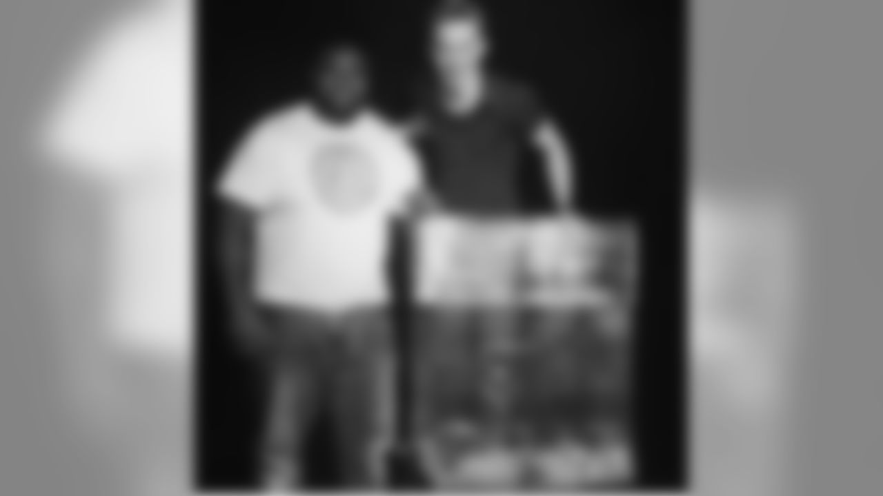 brandonw_66[Brandon Williams]:#SpencerHorsman and I at the end of the show. What a great guy @SpencerHorsman