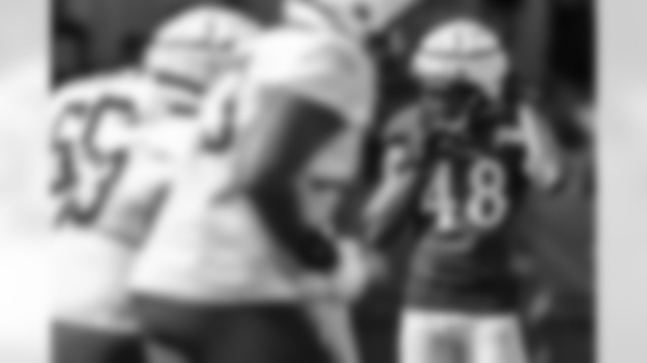 OLB Jeremiah Moon