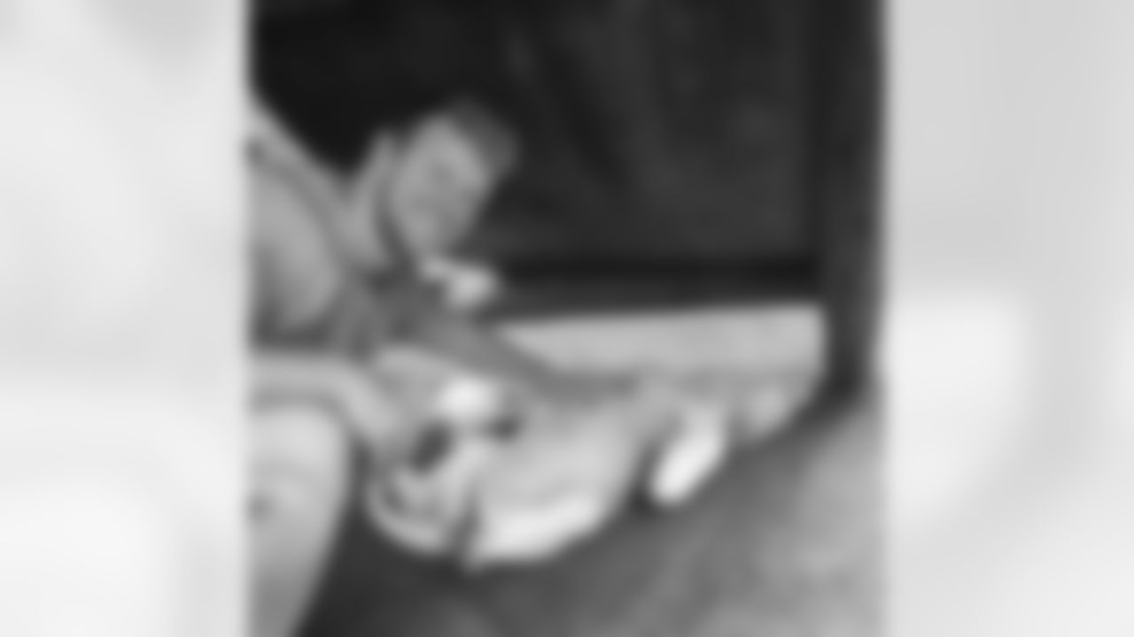 brennenbeyer[Brennen Beyer]: Who doesn't love a good belly rub