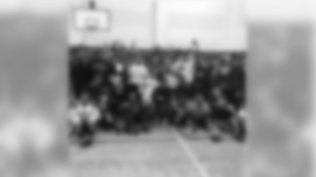 quincya18 [Quincy Adeboyejo] Wow what a blessing it was to be able to come back home and speak truth into the lives of these young athletes. I remember being in 7th grade on the B team and being told I wasn't good enough. Look at me now, I went and earned everything that I've got. I worked my ass off regardless of what situation I was in because I knew what I wanted. I had a goal and I wasn't letting any or anything  get in the way of that. Thank you Bessie Coleman Middle School, keep striving because anything in life is attainable. You want it, go get it. Much Love