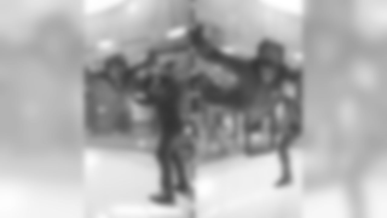 aceandsmitty [Steve Smith Sr.]: @iflyaustintx the closest thing to jumping out of plane. Bam & I had Blast !!! #stevesmithsr #playlikearaven #Ravennation #agent89