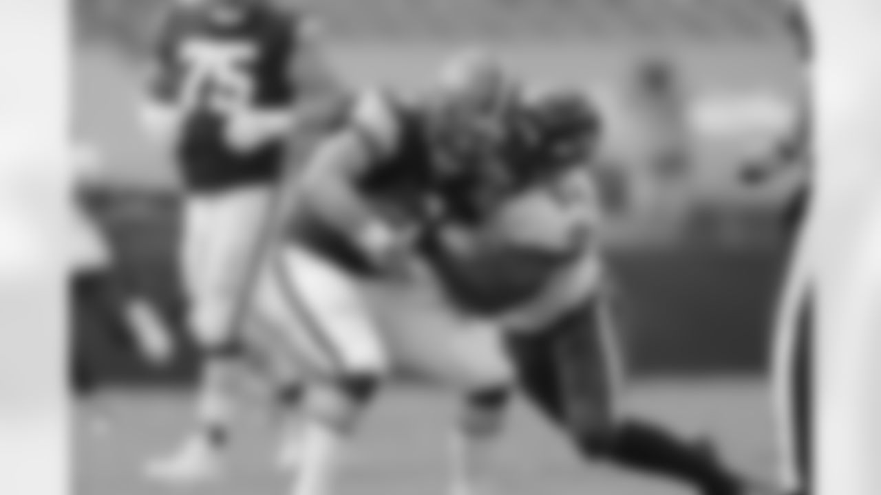 OLB Tyus Bowser