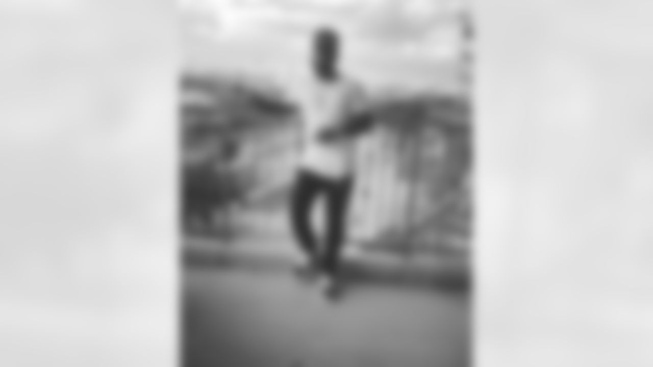 elog_33 [Matt Elma]: Super Bowl Ll supporting my dawgs!