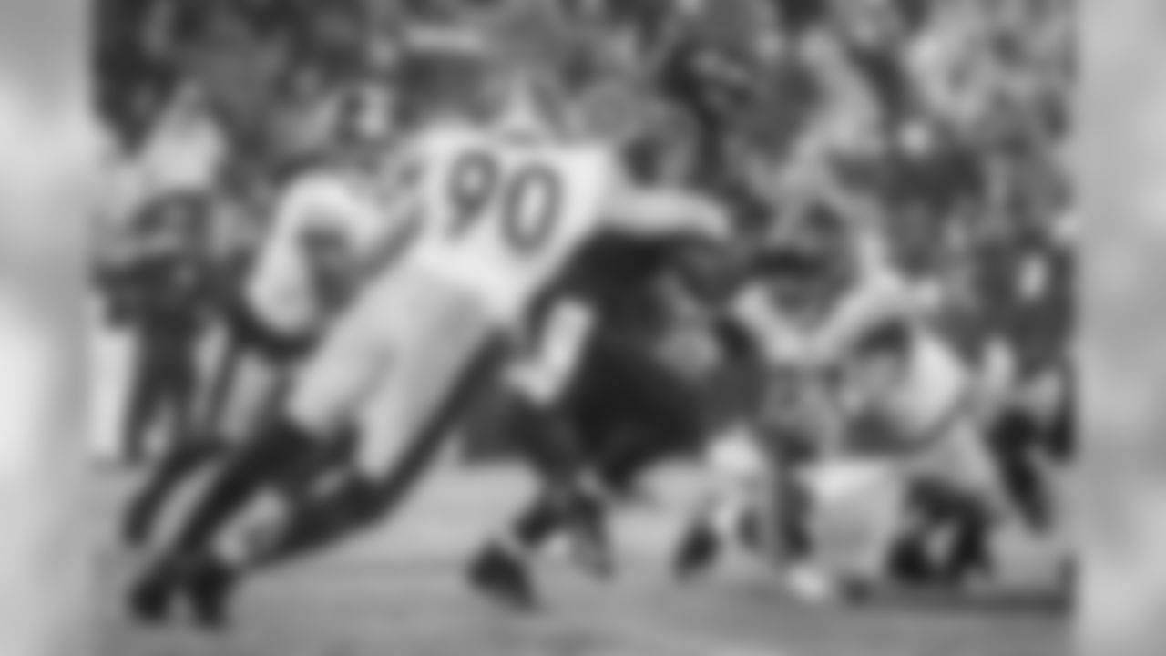 RB Gus Edwards