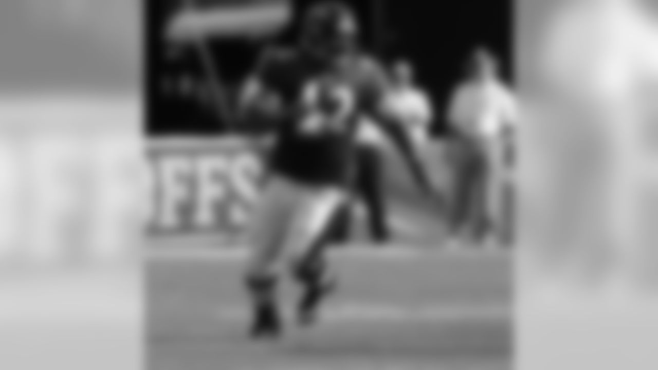 8/12/2008 – Signed FB Lorenzo Neal