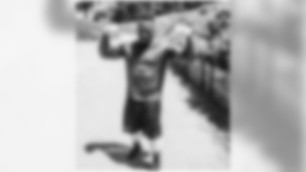 zobot_34 [Lorenzo Taliaferro] Might look light but we heavy tho.. #Reformation Photo Cred: @swagobelch