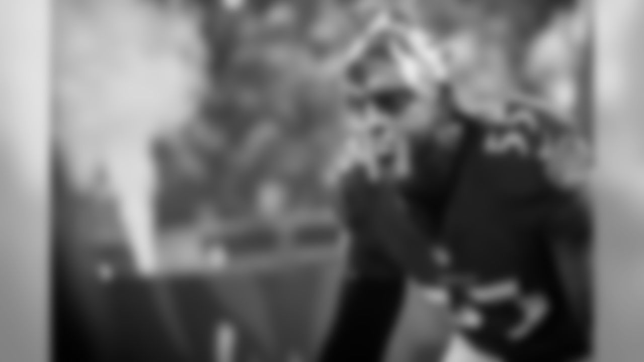 Suggs091114sh07