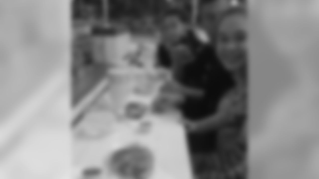 aceandsmitty[Steve Smith]:IN-N-Out thats what a burger is all about.Family is killin it...Best burgers around #stevesmith #agent89 #playlikearaven #ravens #ravensnation